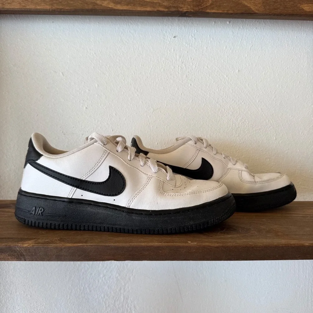 Nike Air Force 1 LV8 GS White Black Sneakers Youth Size 7Y CV7663-101